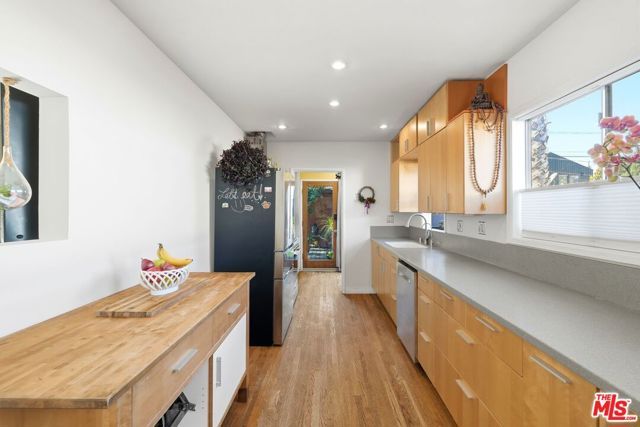 12909 Ida Avenue, Los Angeles, CA 90066