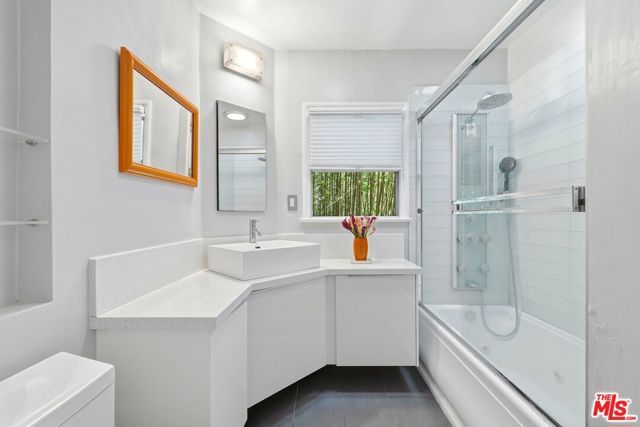 12909 Ida Avenue, Los Angeles, CA 90066