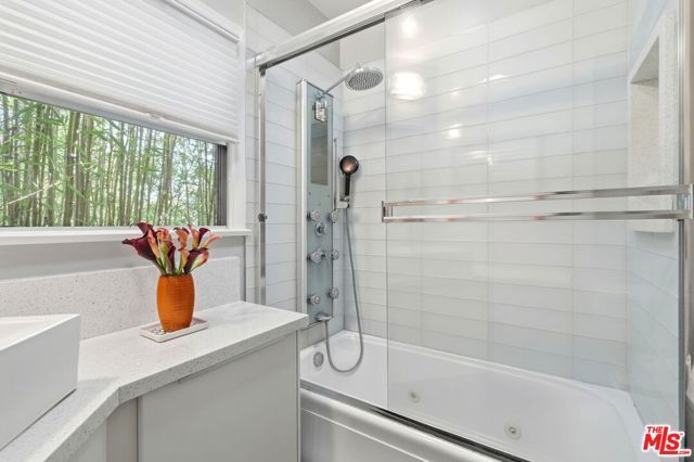 12909 Ida Avenue, Los Angeles, CA 90066