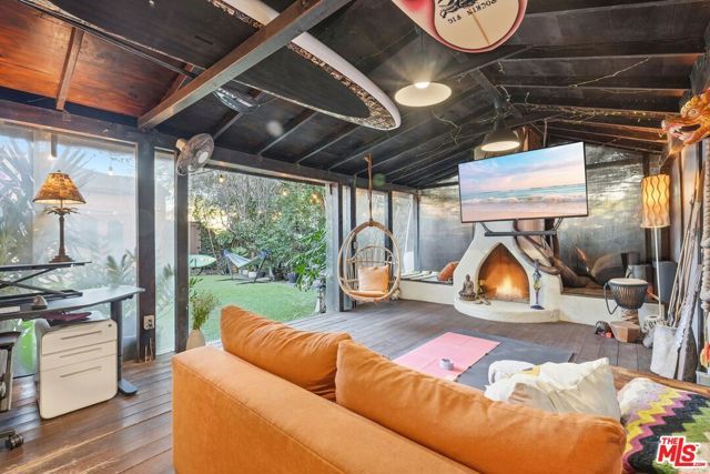 12909 Ida Avenue, Los Angeles, CA 90066