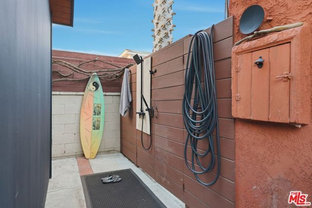 12909 Ida Avenue, Los Angeles, CA 90066