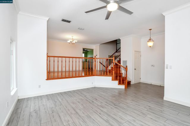 196 Bittercreek Dr, Folsom, CA 95630