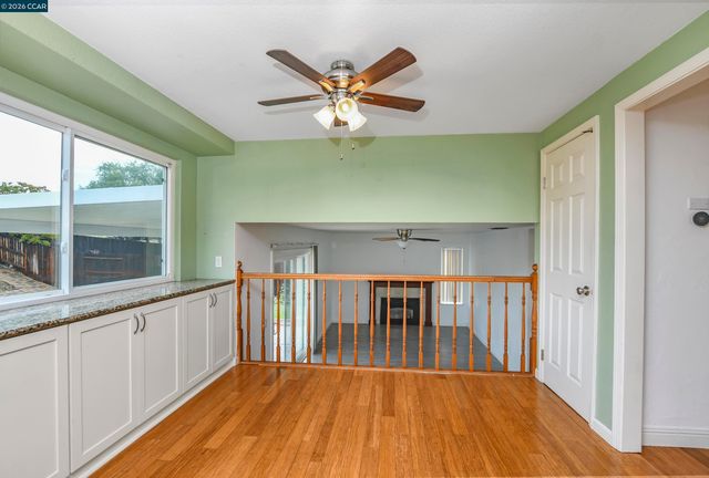 196 Bittercreek Dr, Folsom, CA 95630