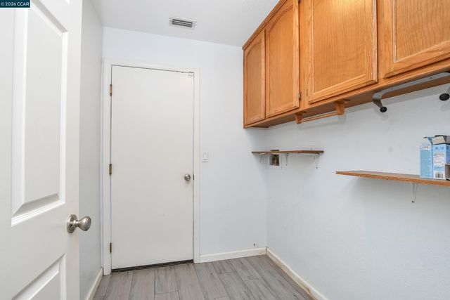 196 Bittercreek Dr, Folsom, CA 95630