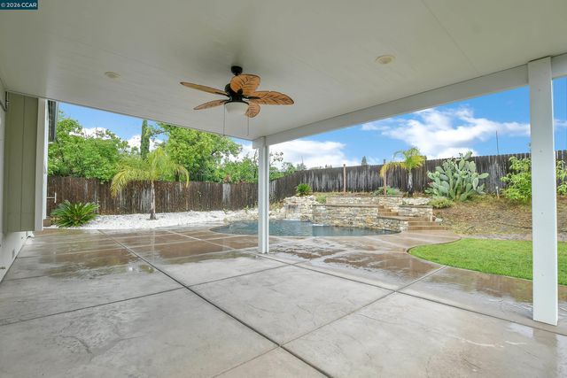 196 Bittercreek Dr, Folsom, CA 95630