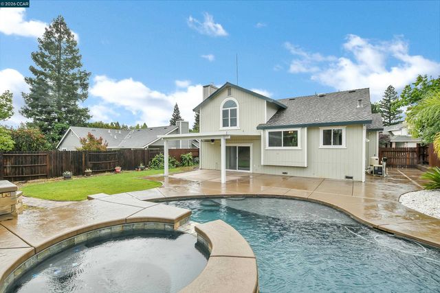 196 Bittercreek Dr, Folsom, CA 95630
