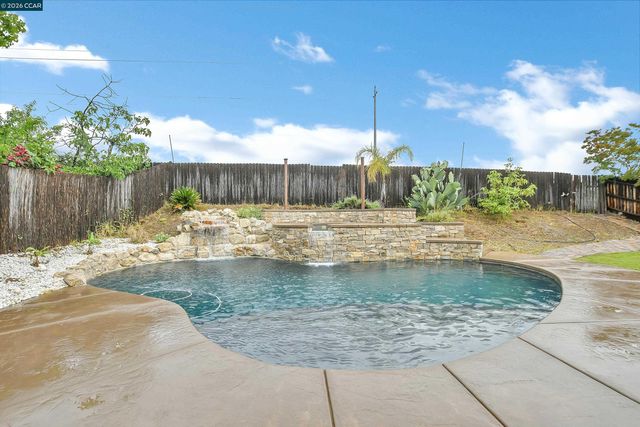 196 Bittercreek Dr, Folsom, CA 95630