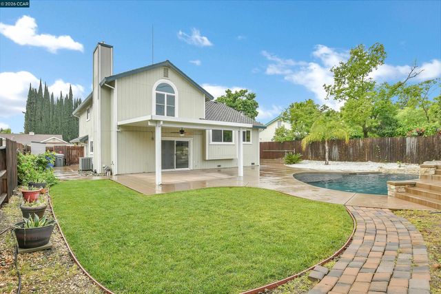 196 Bittercreek Dr, Folsom, CA 95630