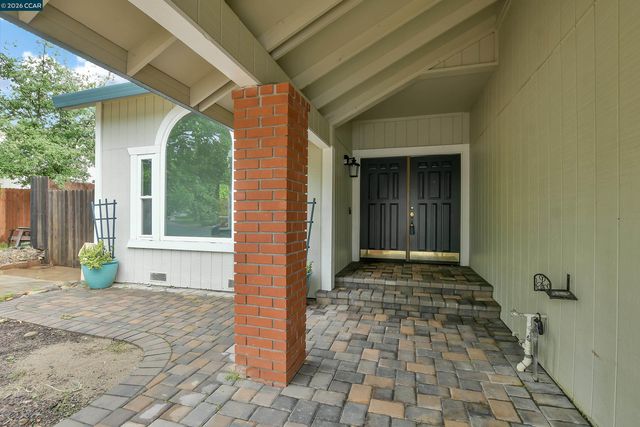 196 Bittercreek Dr, Folsom, CA 95630