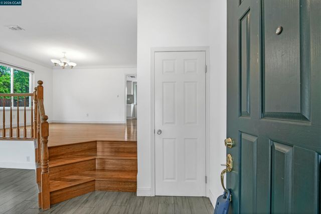 196 Bittercreek Dr, Folsom, CA 95630