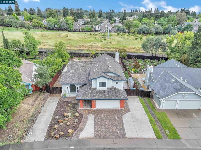 196 Bittercreek Dr, Folsom, CA 95630