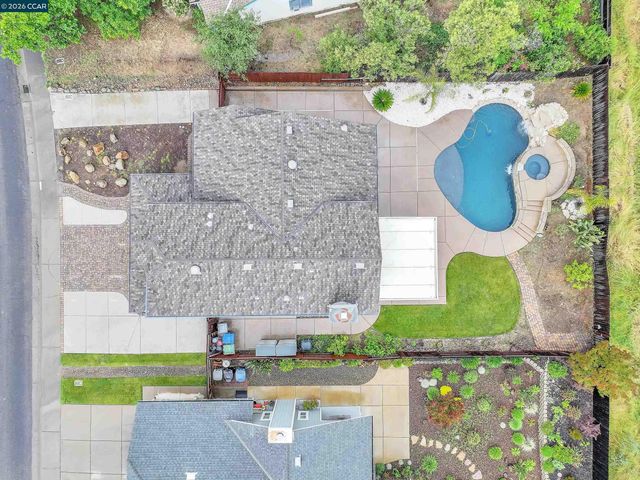 196 Bittercreek Dr, Folsom, CA 95630