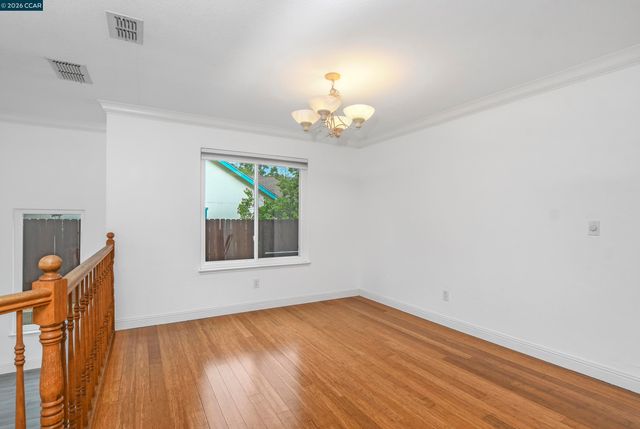 196 Bittercreek Dr, Folsom, CA 95630