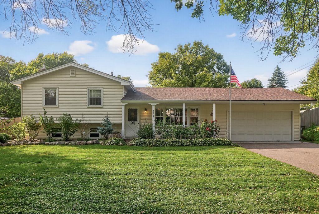 16318 Temple Drive S, Minnetonka, MN 55345 — exterior