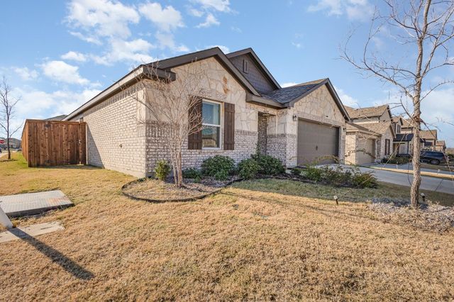 936 Waggoner Drive, Aubrey, TX 76227