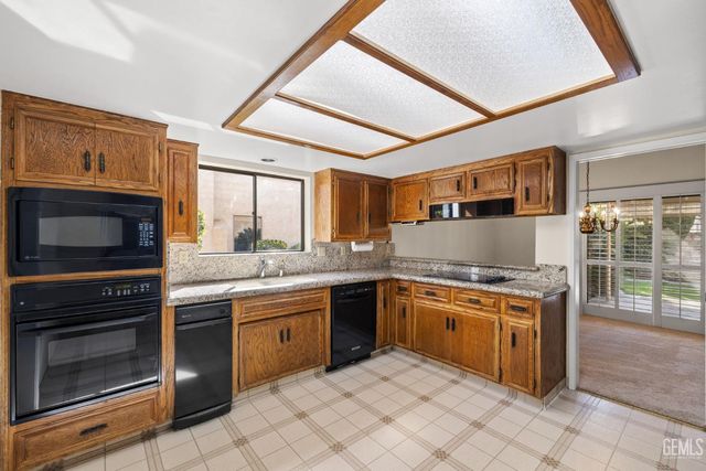 2300 El Portal Drive 63, Bakersfield, CA 93309