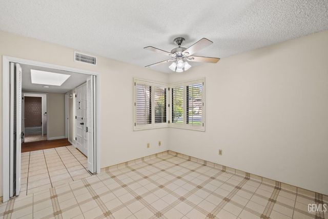 2300 El Portal Drive 63, Bakersfield, CA 93309