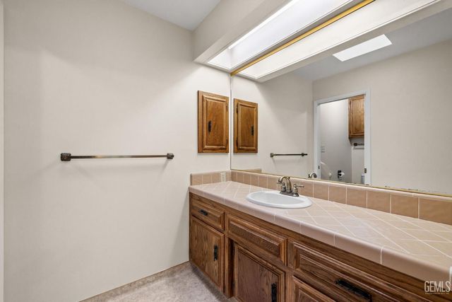 2300 El Portal Drive 63, Bakersfield, CA 93309