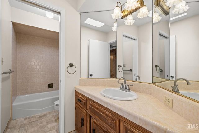 2300 El Portal Drive 63, Bakersfield, CA 93309