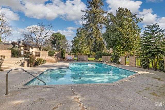 2300 El Portal Drive 63, Bakersfield, CA 93309