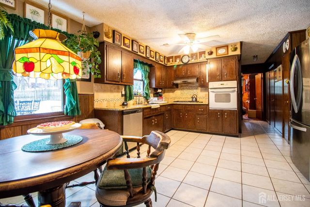 20 Edward Avenue, Monroe, NJ 08831