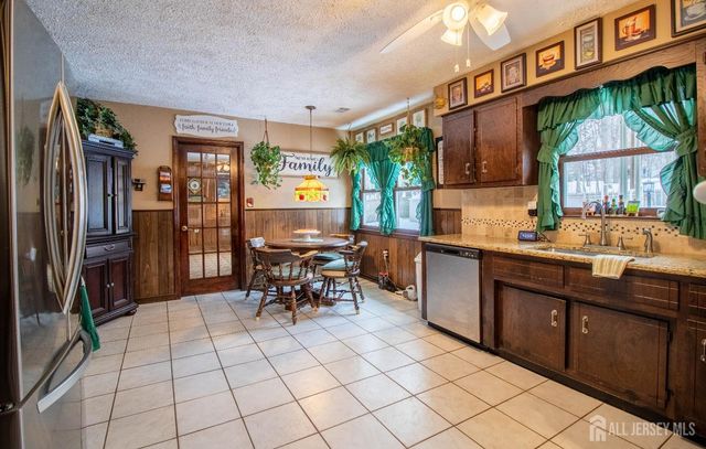 20 Edward Avenue, Monroe, NJ 08831