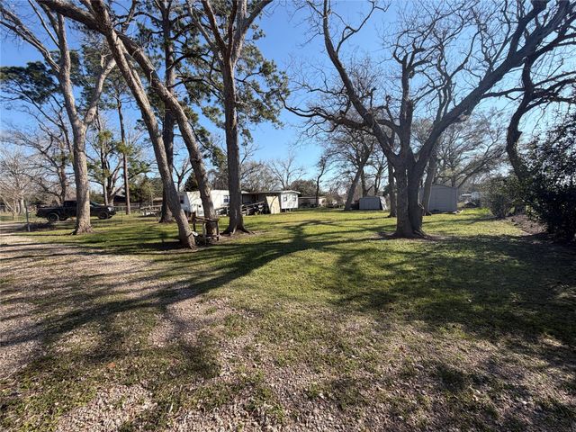 116 Avenue C, Brazoria, TX 77422