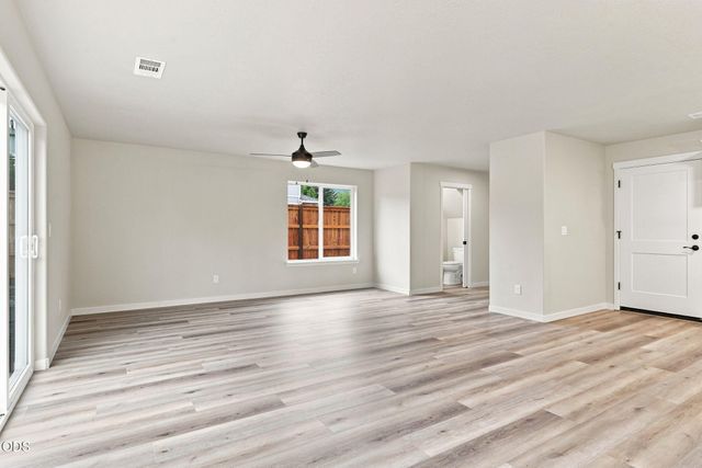 155 SE Champagne Court, Grants Pass, OR 97527