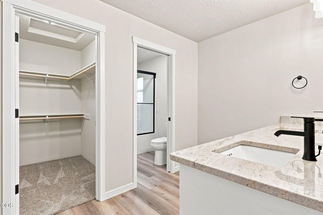 155 SE Champagne Court, Grants Pass, OR 97527