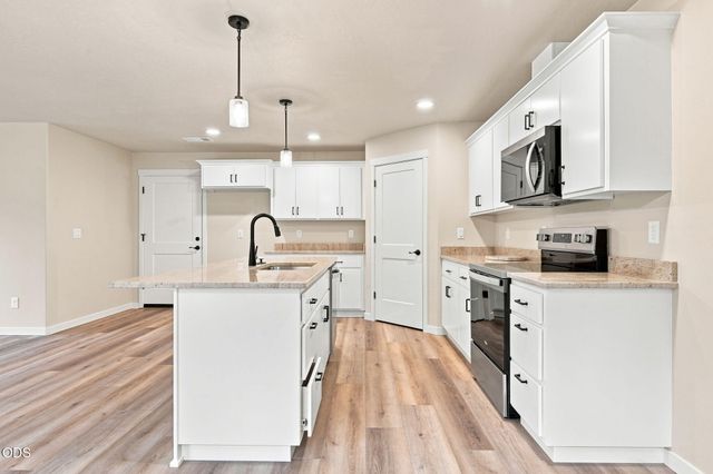 155 SE Champagne Court, Grants Pass, OR 97527