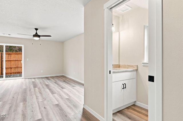 155 SE Champagne Court, Grants Pass, OR 97527