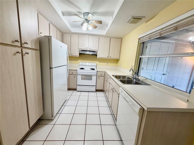 14604 PINE GLEN CIRCLE, Lutz, FL 33559