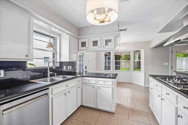 507 Blue Willow Drive, Houston, TX 77042