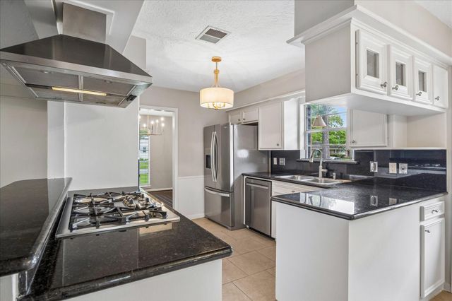 507 Blue Willow Drive, Houston, TX 77042