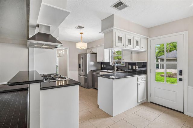 507 Blue Willow Drive, Houston, TX 77042