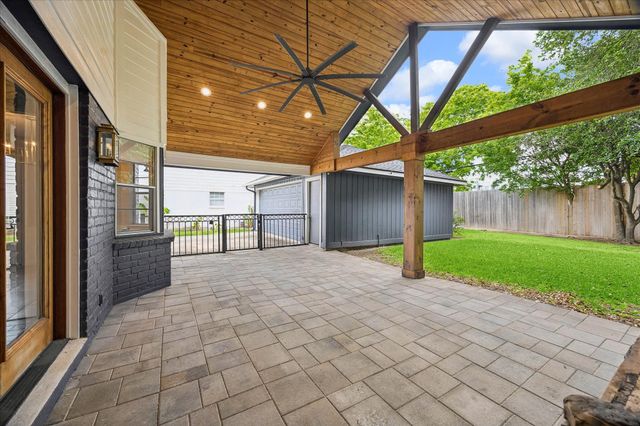 507 Blue Willow Drive, Houston, TX 77042