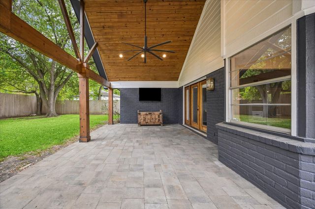 507 Blue Willow Drive, Houston, TX 77042