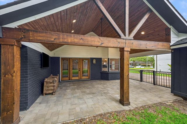 507 Blue Willow Drive, Houston, TX 77042