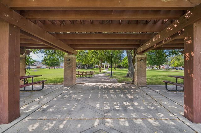 507 Blue Willow Drive, Houston, TX 77042