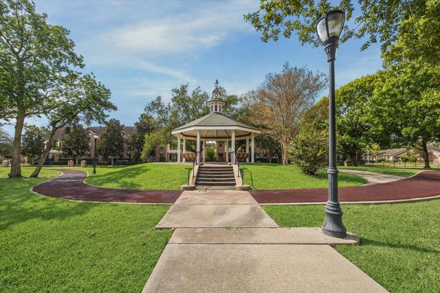 507 Blue Willow Drive, Houston, TX 77042