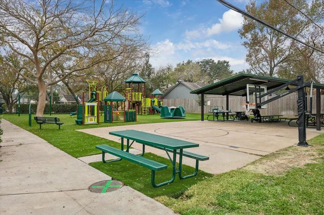 507 Blue Willow Drive, Houston, TX 77042