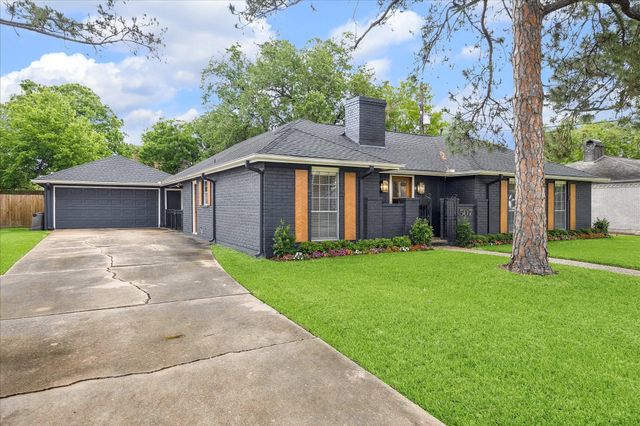 507 Blue Willow Drive, Houston, TX 77042