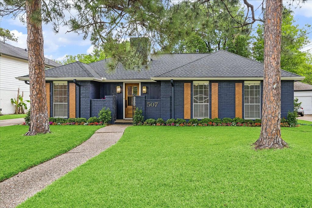 507 Blue Willow Drive, Houston, TX 77042