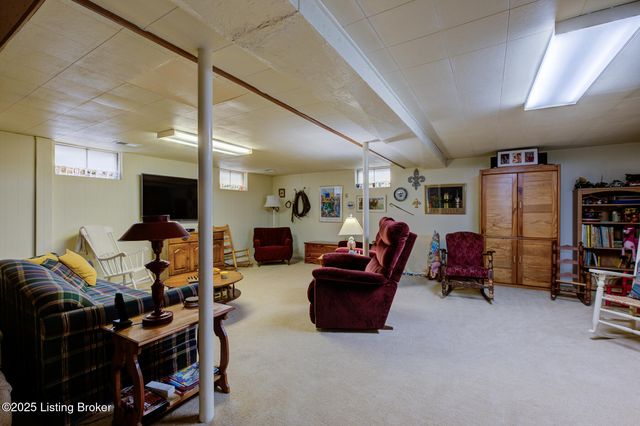 5406 Trefoil Ln, Louisville, KY 40258