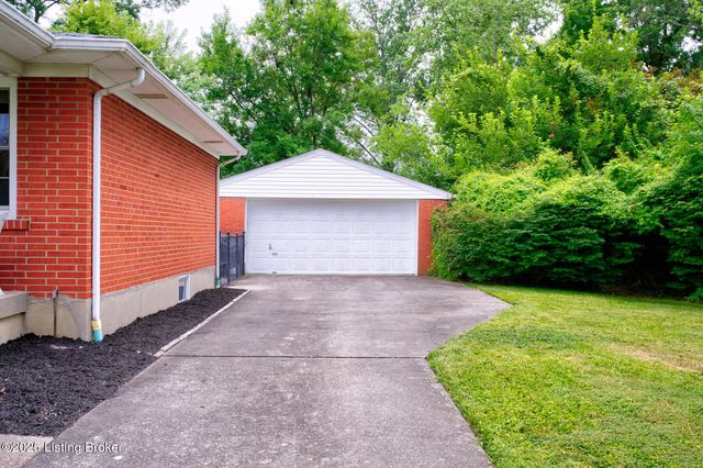 5406 Trefoil Ln, Louisville, KY 40258