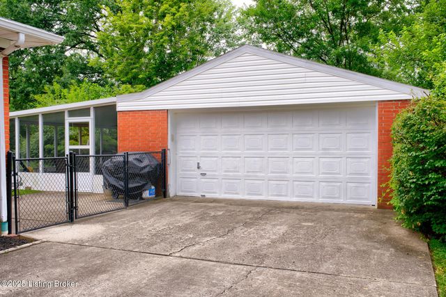 5406 Trefoil Ln, Louisville, KY 40258