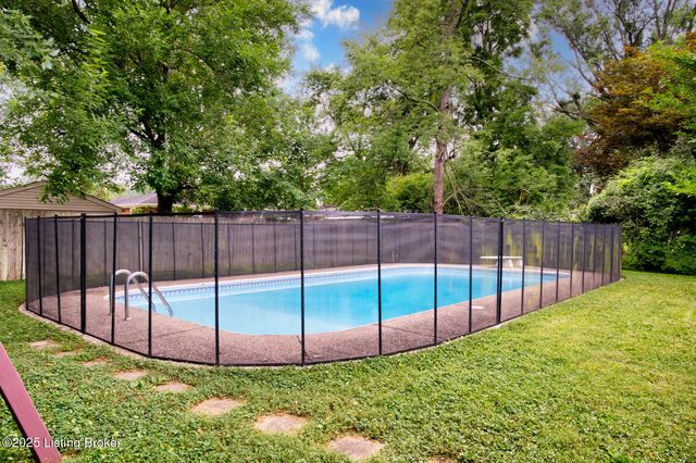 5406 Trefoil Ln, Louisville, KY 40258