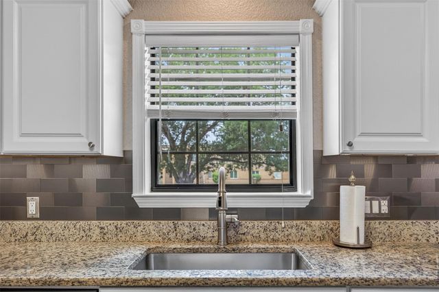 217 N Walnut Ave N, Luling, TX 78648