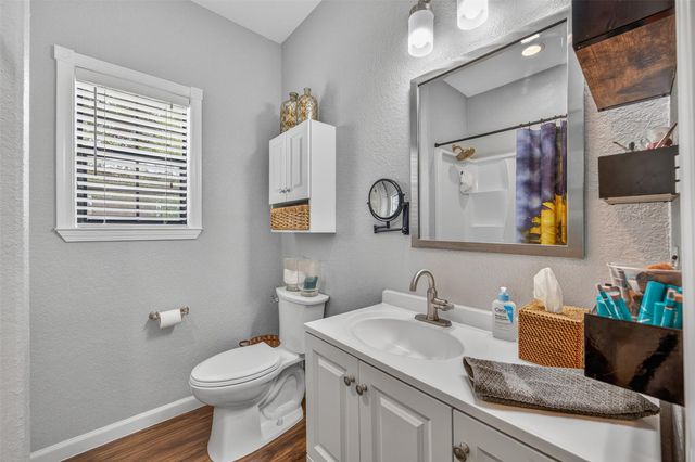 217 N Walnut Ave N, Luling, TX 78648