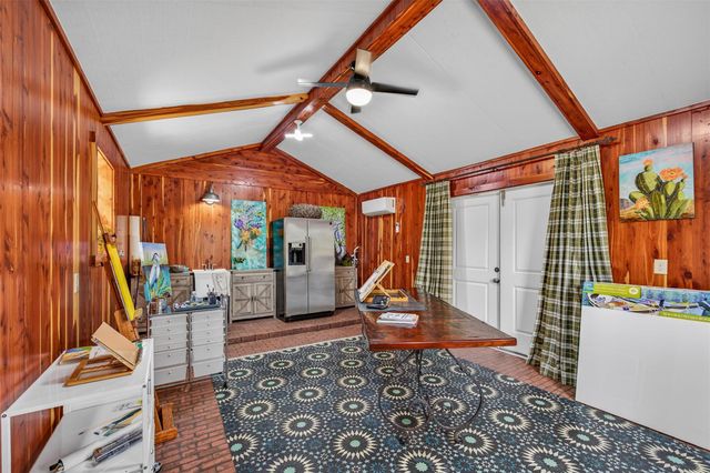 217 N Walnut Ave N, Luling, TX 78648